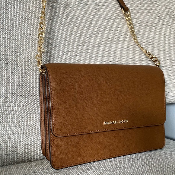 SOLD Michael Kors Daniela Safiano Crossbody - Picture 15 of 16